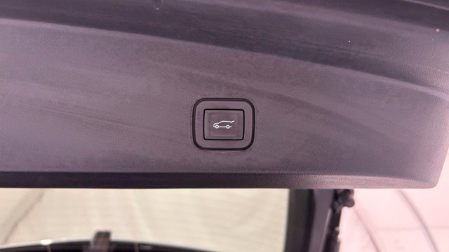 Used 2025 Cadillac Lyriq Luxury AWD/4WD image 6