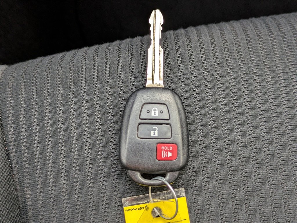 Used 2018 Toyota RAV4 LE image 29