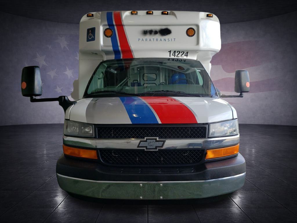 Used 2015 Chevrolet Express 4500 w/ Shuttle Bus Package RWD image 4