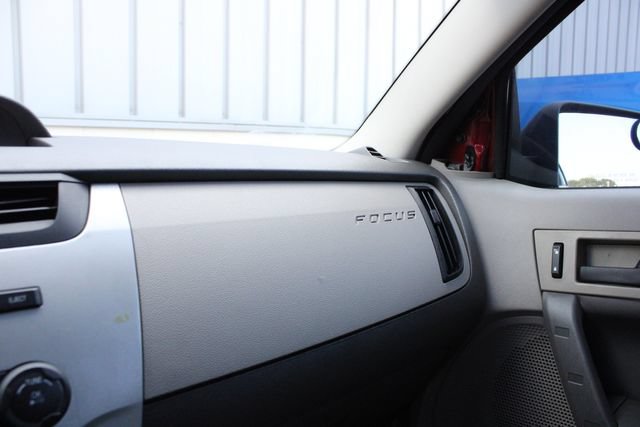 Used 2011 Ford Focus SE w/ Sedan SE Appearance Pkg FWD image 17