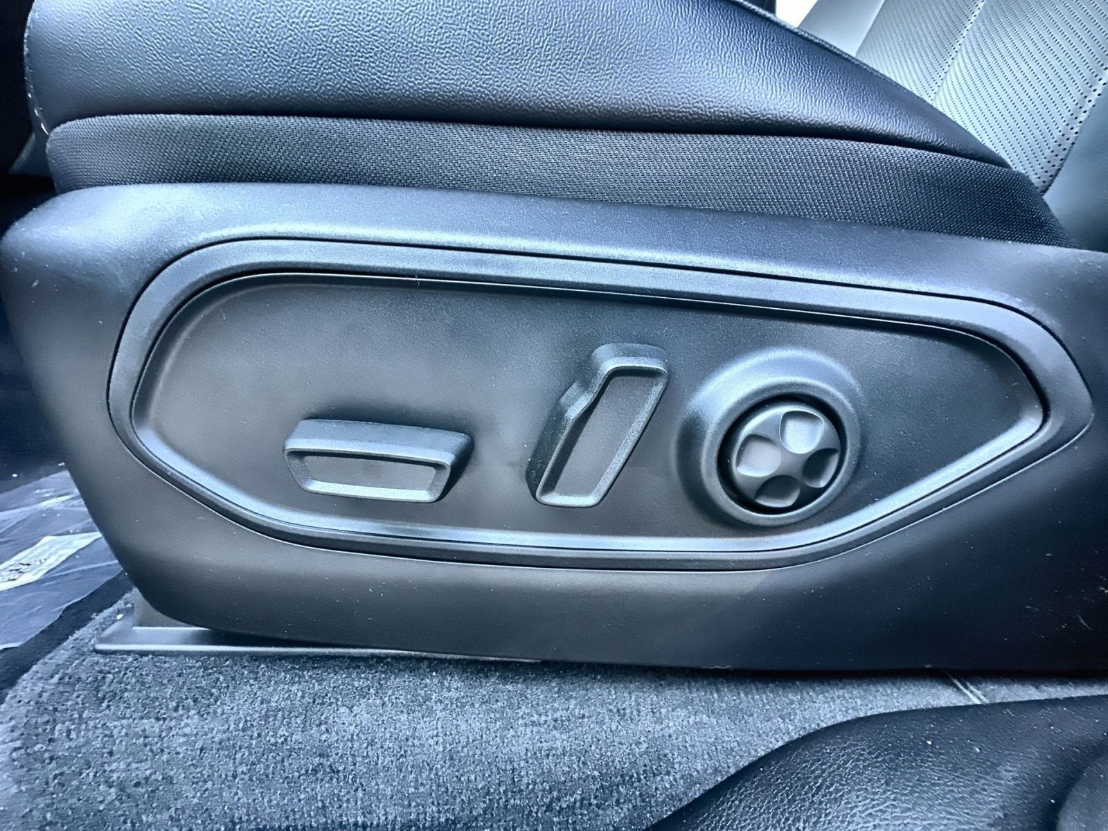 New 2025 Jeep Grand Cherokee Limited w/ Luxury Tech Group II image 14