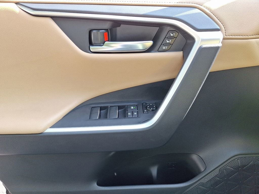 Used 2019 Toyota RAV4 Limited image 10