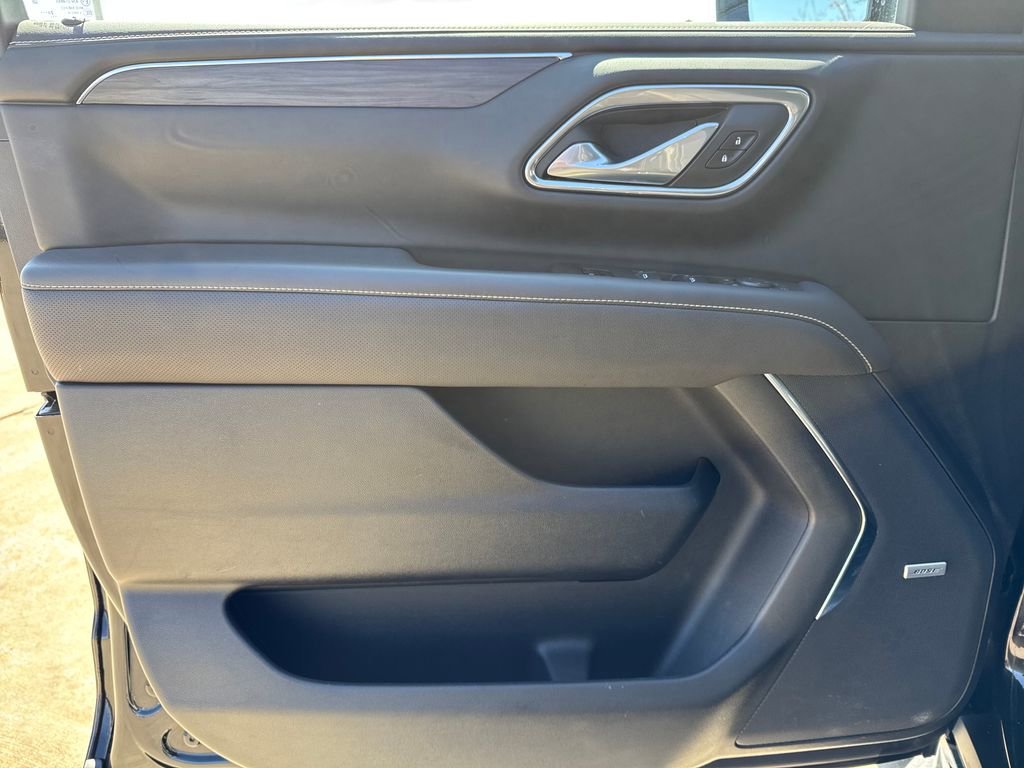 Used 2023 GMC Yukon SLT w/ SLT Luxury Package image 15