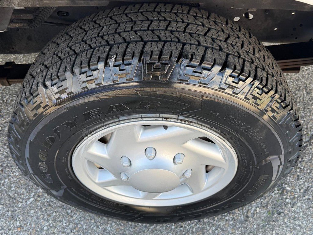 Used 2009 Ford E-350 and Econoline 350 Extended Wagon Super Duty image 42