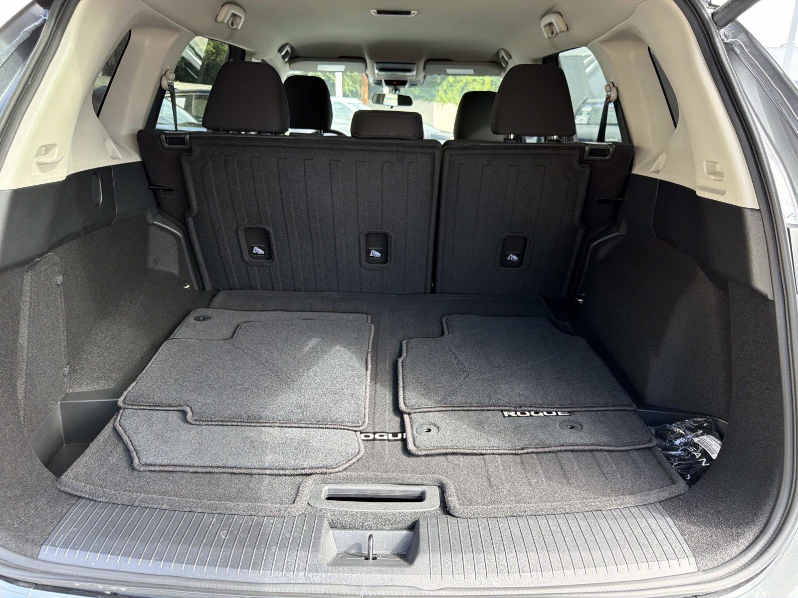 Used 2026 Nissan Rogue SV FWD image 5