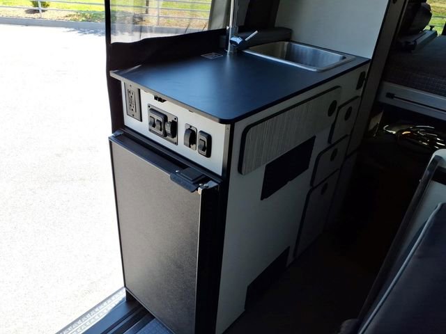 Used 2022 Mercedes-Benz Sprinter 144 Cargo image 9