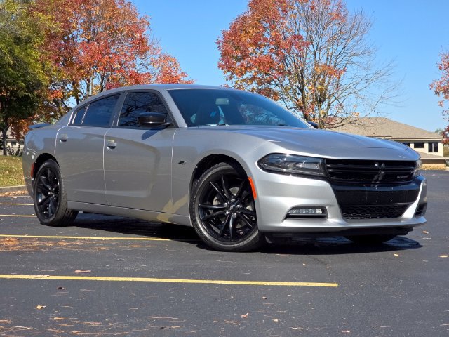 Used 2018 Dodge Charger SXT Plus w/ Blacktop Package RWD image 2