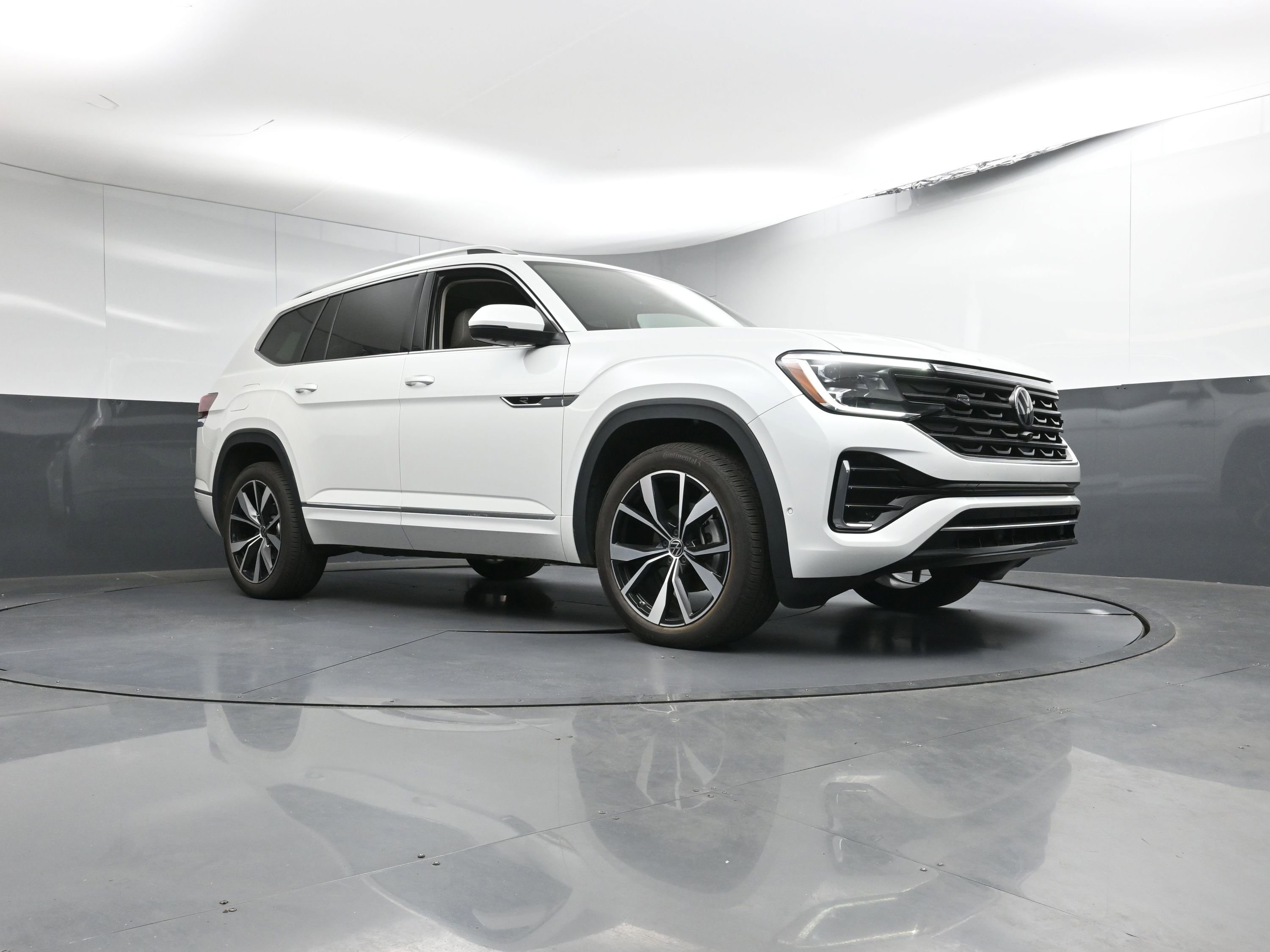 Used 2025 Volkswagen Atlas SEL Premium R-Line image 29