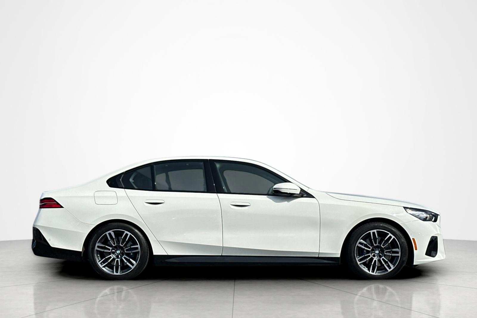 Used 2024 BMW 530i xDrive w/ Executive Package AWD/4WD image 6