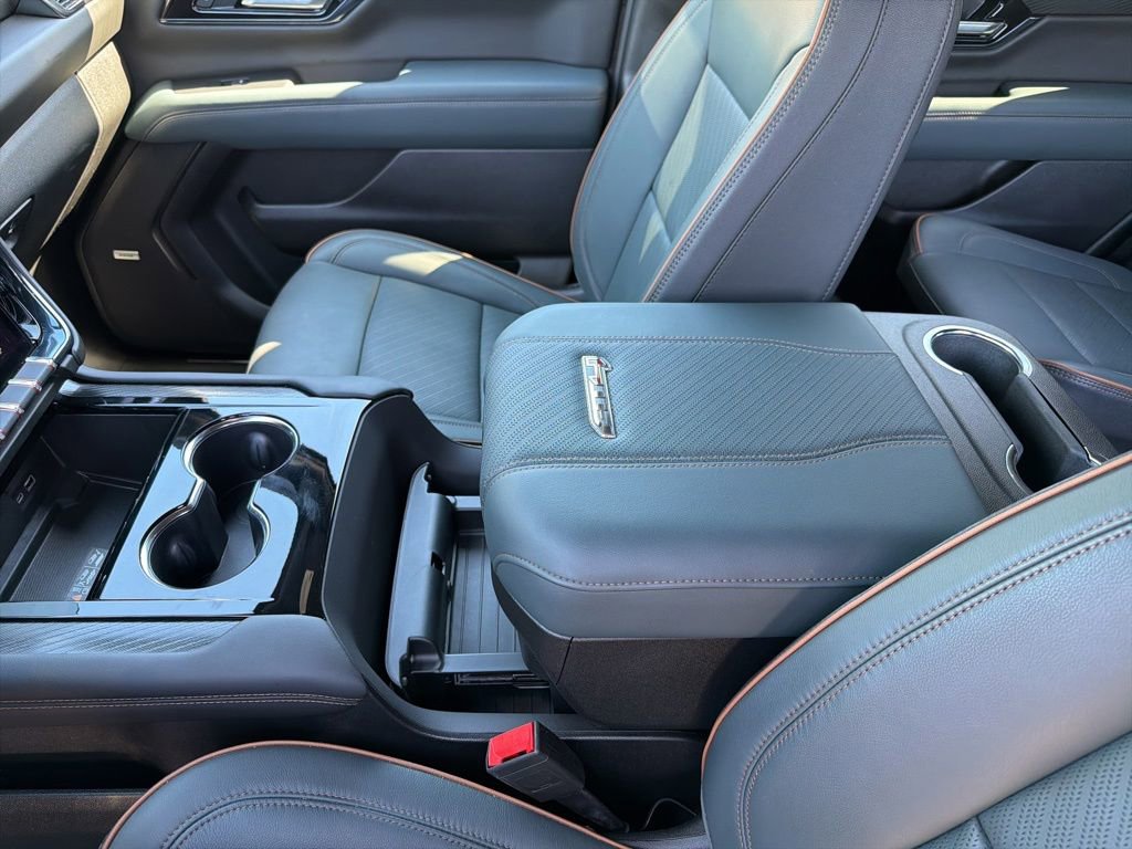 Used 2025 GMC Yukon AT4 w/ AT4 Premium Package AWD/4WD image 14