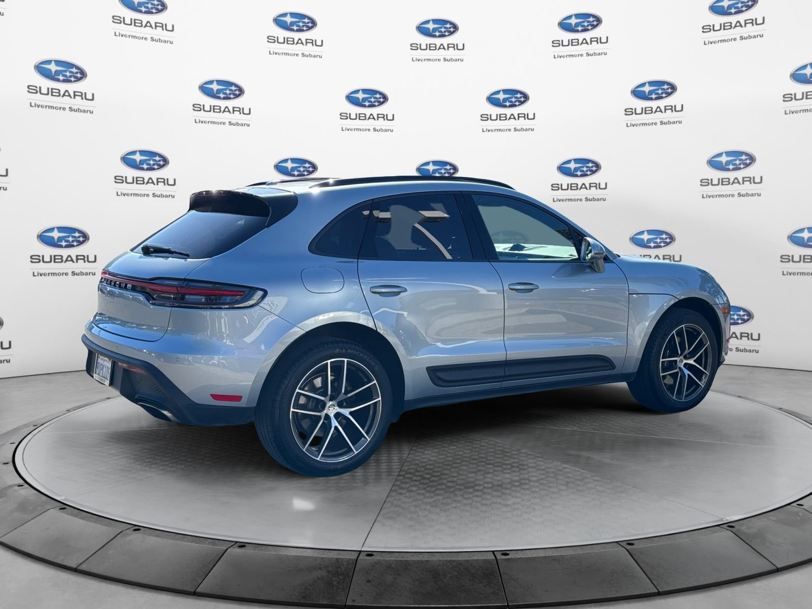 Used 2025 Porsche Macan AWD/4WD image 5