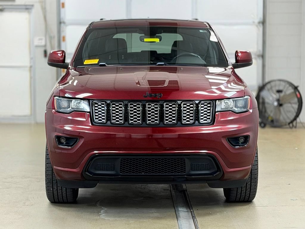 Used 2019 Jeep Grand Cherokee Altitude AWD/4WD image 2