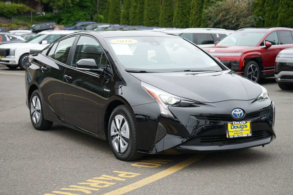 Used 2016 Toyota Prius Four w/ Advanced Technology Package FWD image 3