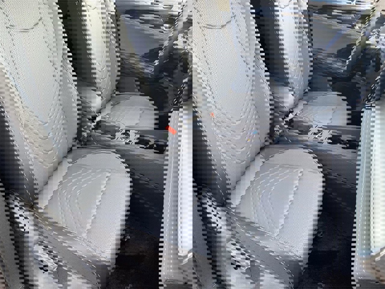 New 2025 Volkswagen Tiguan SE image 7