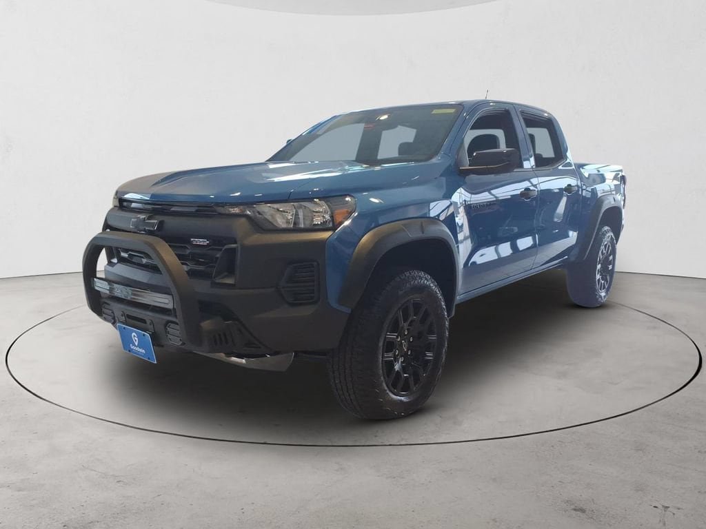 New 2026 Chevrolet Colorado Trail Boss w/ Off-Road Front Bumper Package AWD/4WD image 1