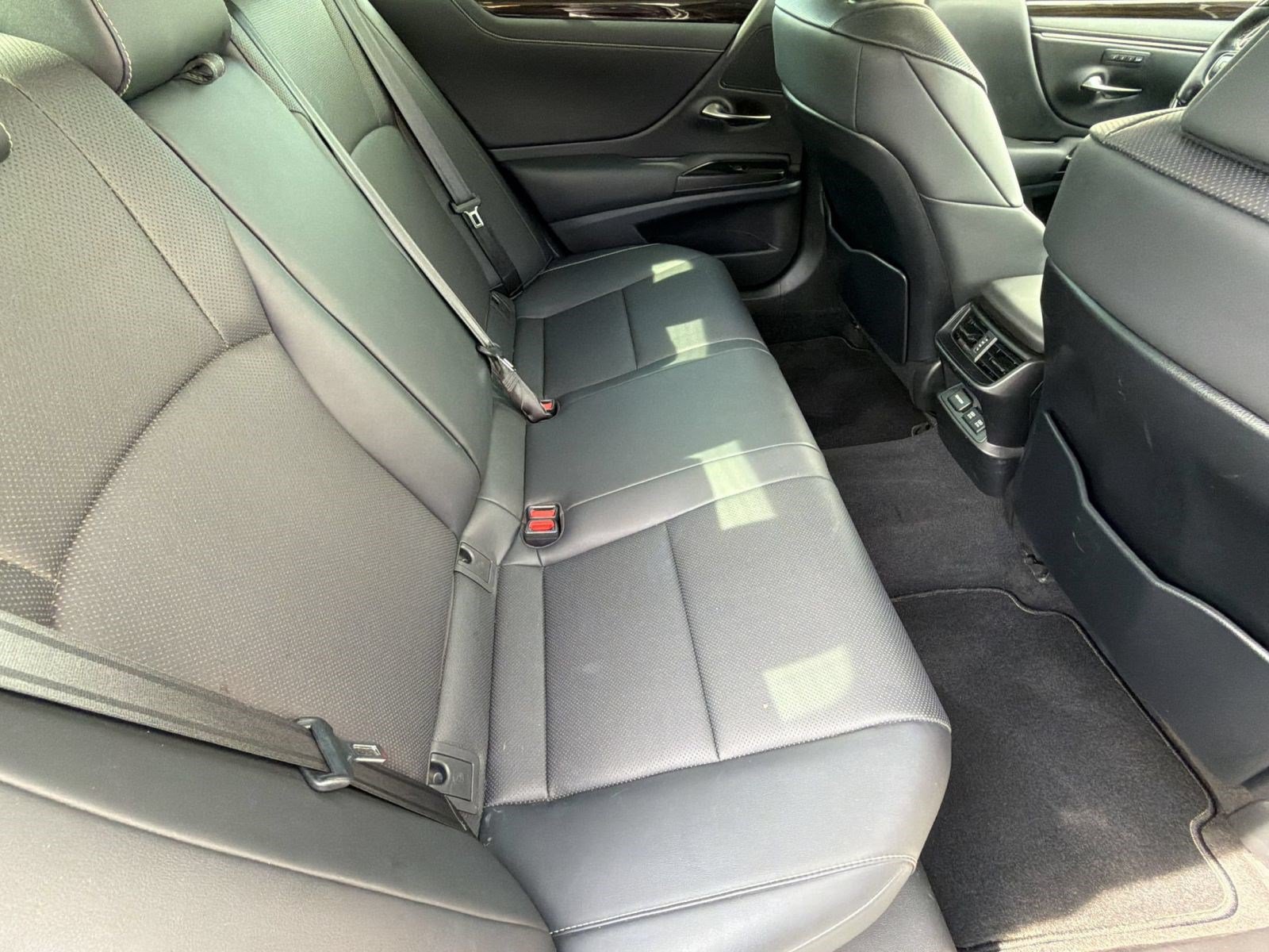 Used 2019 Lexus ES 300h w/ Premium Package FWD image 31