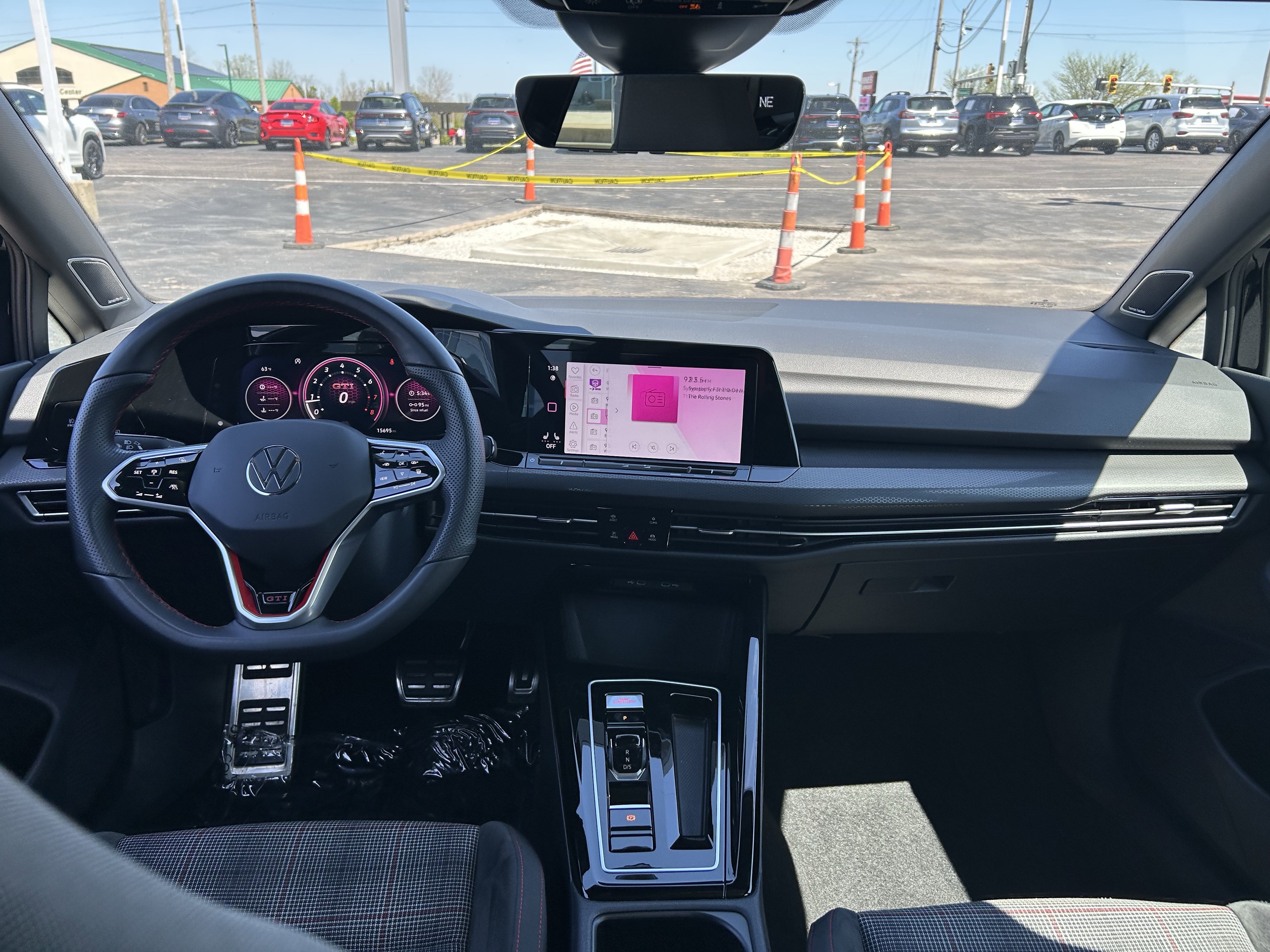 Certified 2024 Volkswagen GTI SE FWD image 9