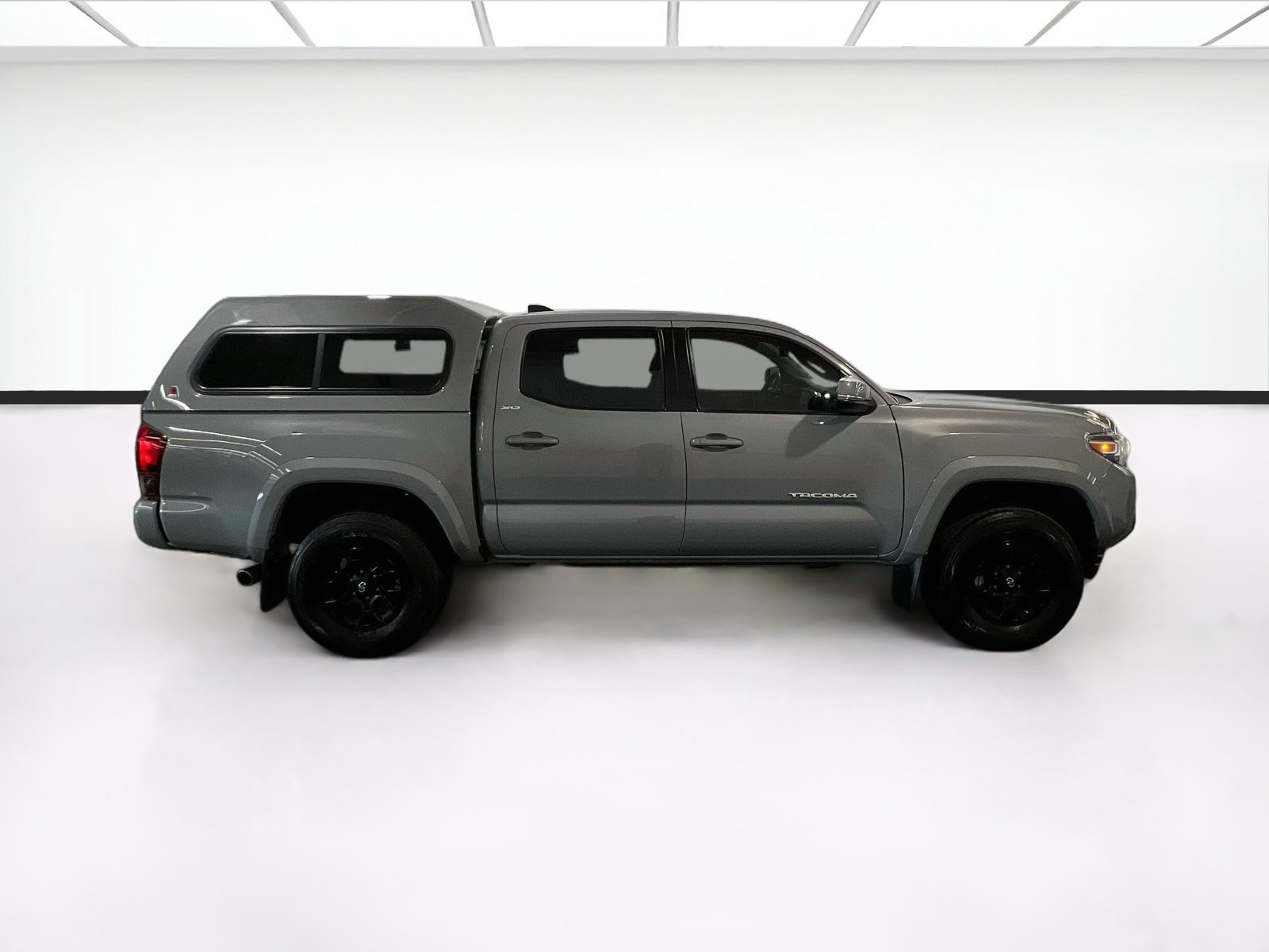 Used 2020 Toyota Tacoma SR5 w/ Technology Package AWD/4WD image 22