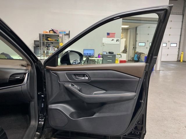 Certified 2023 Nissan Rogue SL w/ SL Premium Package AWD/4WD image 17