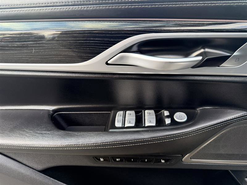 Used 2020 BMW 750i xDrive 750i xDrive AWD w/ Executive Package image 31