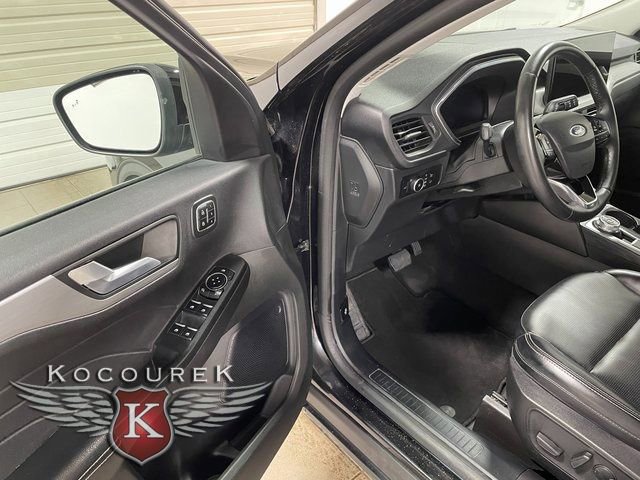 Used 2023 Ford Escape Platinum image 10