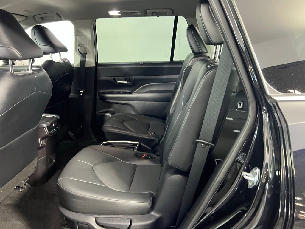 Used 2025 Toyota Grand Highlander AWD image 28