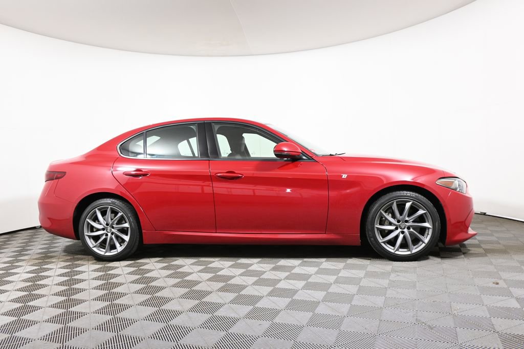Used 2022 Alfa Romeo Giulia Ti image 8