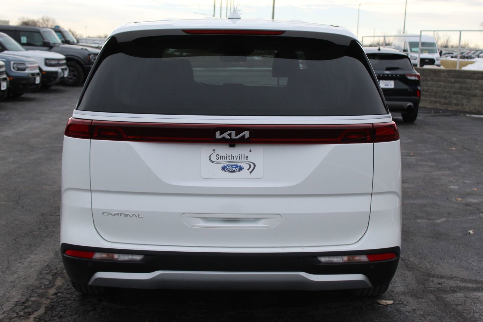 Used 2024 Kia Carnival EX image 6