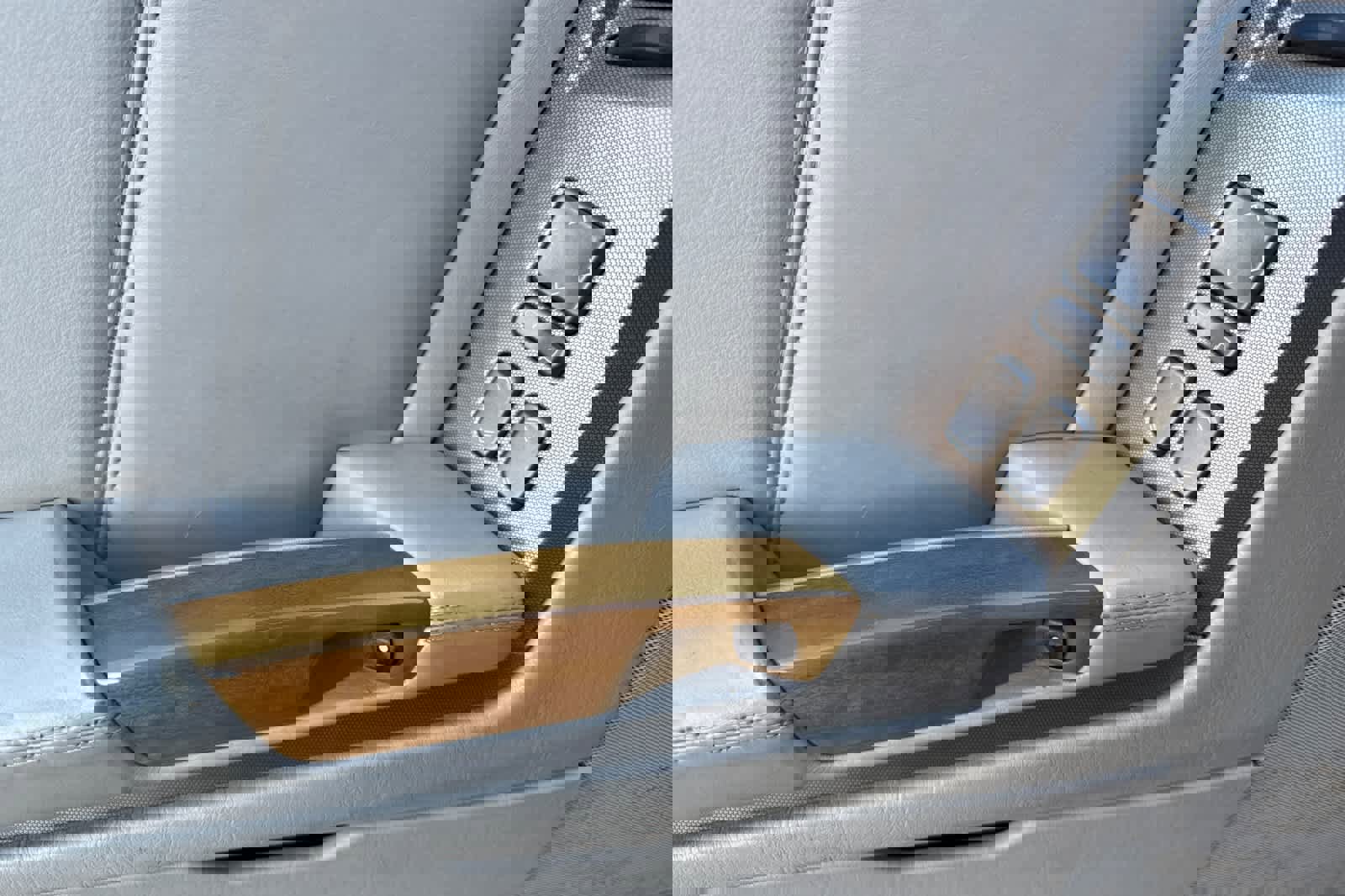 Used 2006 Cadillac XLR image 12