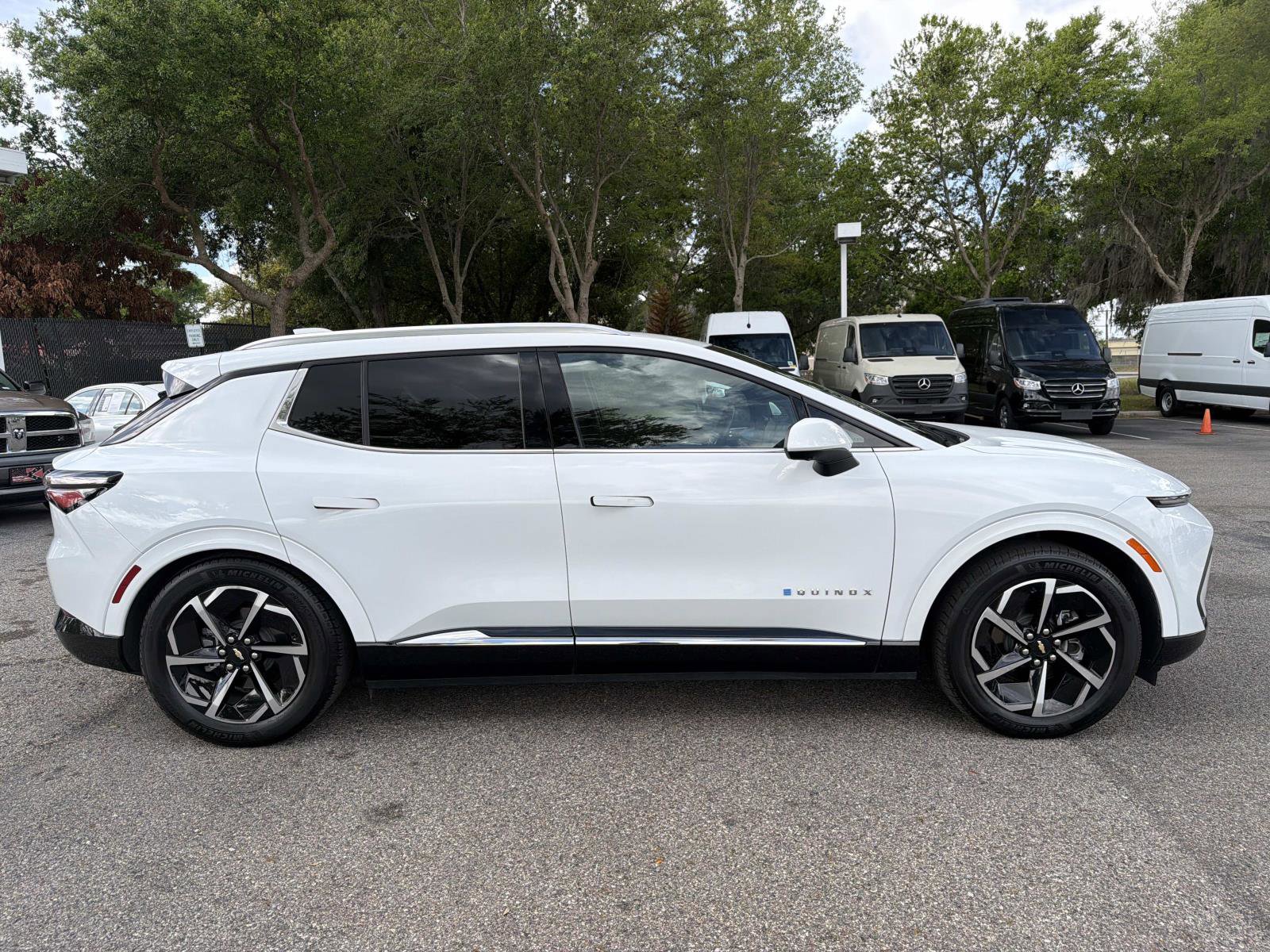 Used 2025 Chevrolet Equinox EV LT w/ Convenience Package FWD image 2