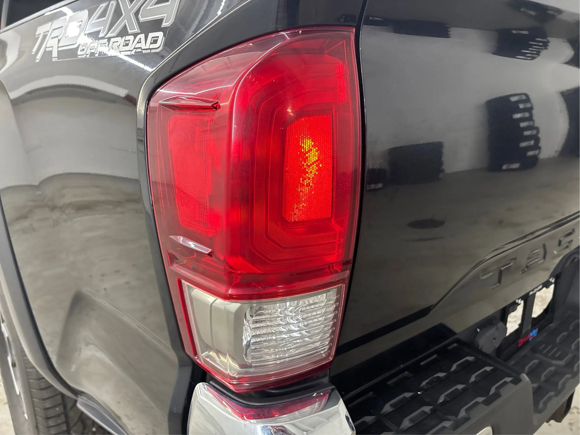 Used 2016 Toyota Tacoma TRD Off-Road w/ Towing Package AWD/4WD image 32