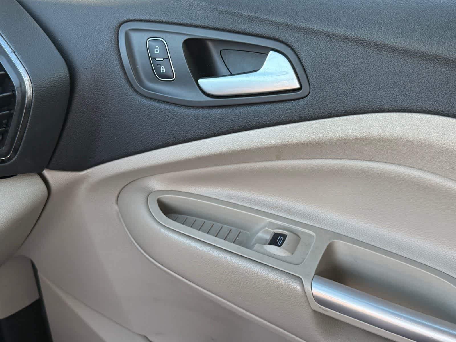 Used 2019 Ford Escape Titanium FWD image 24
