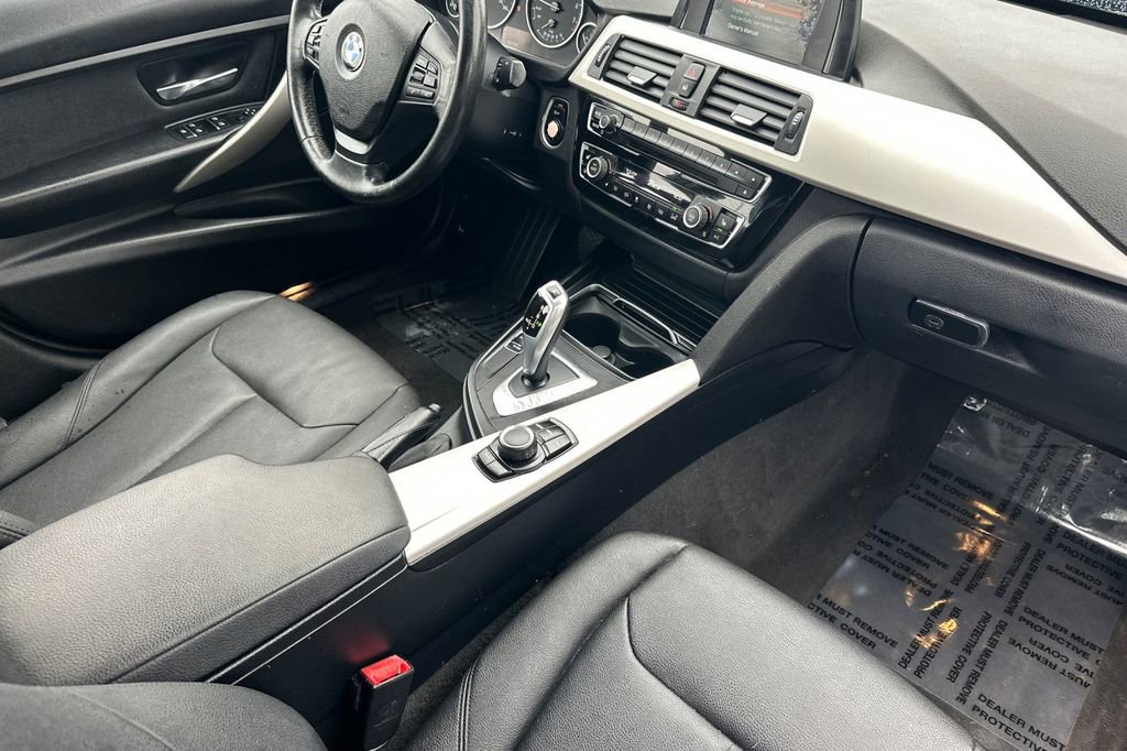 Used 2018 BMW 320i Sedan image 14