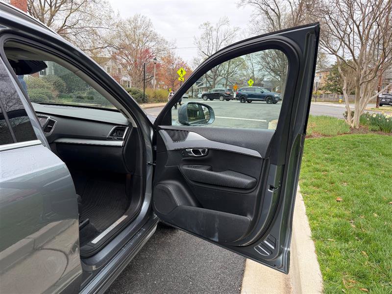 Used 2016 Volvo XC90 T6 Momentum image 14