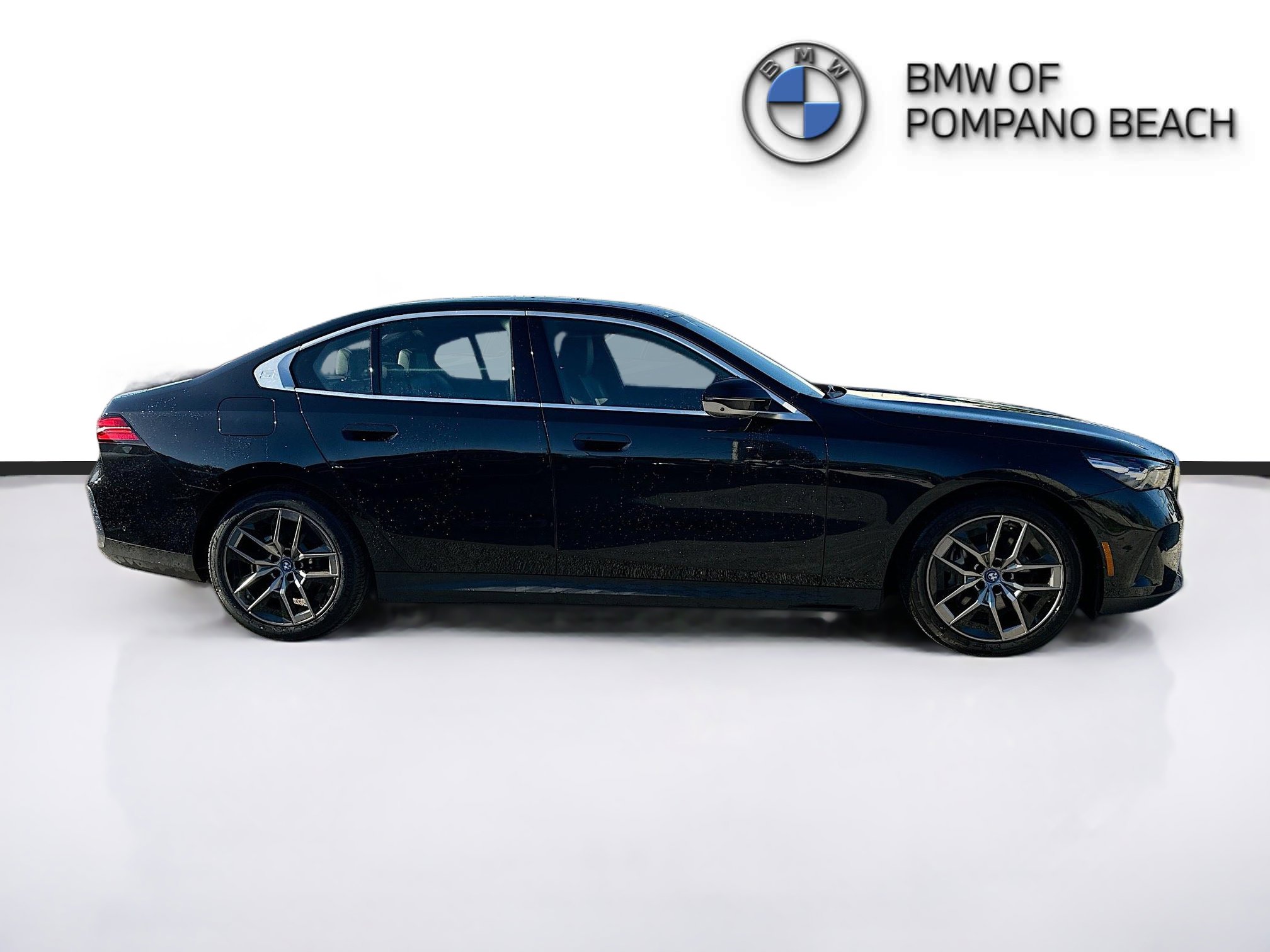 Used 2024 BMW i5 eDrive40i w/ Premium Package image 8