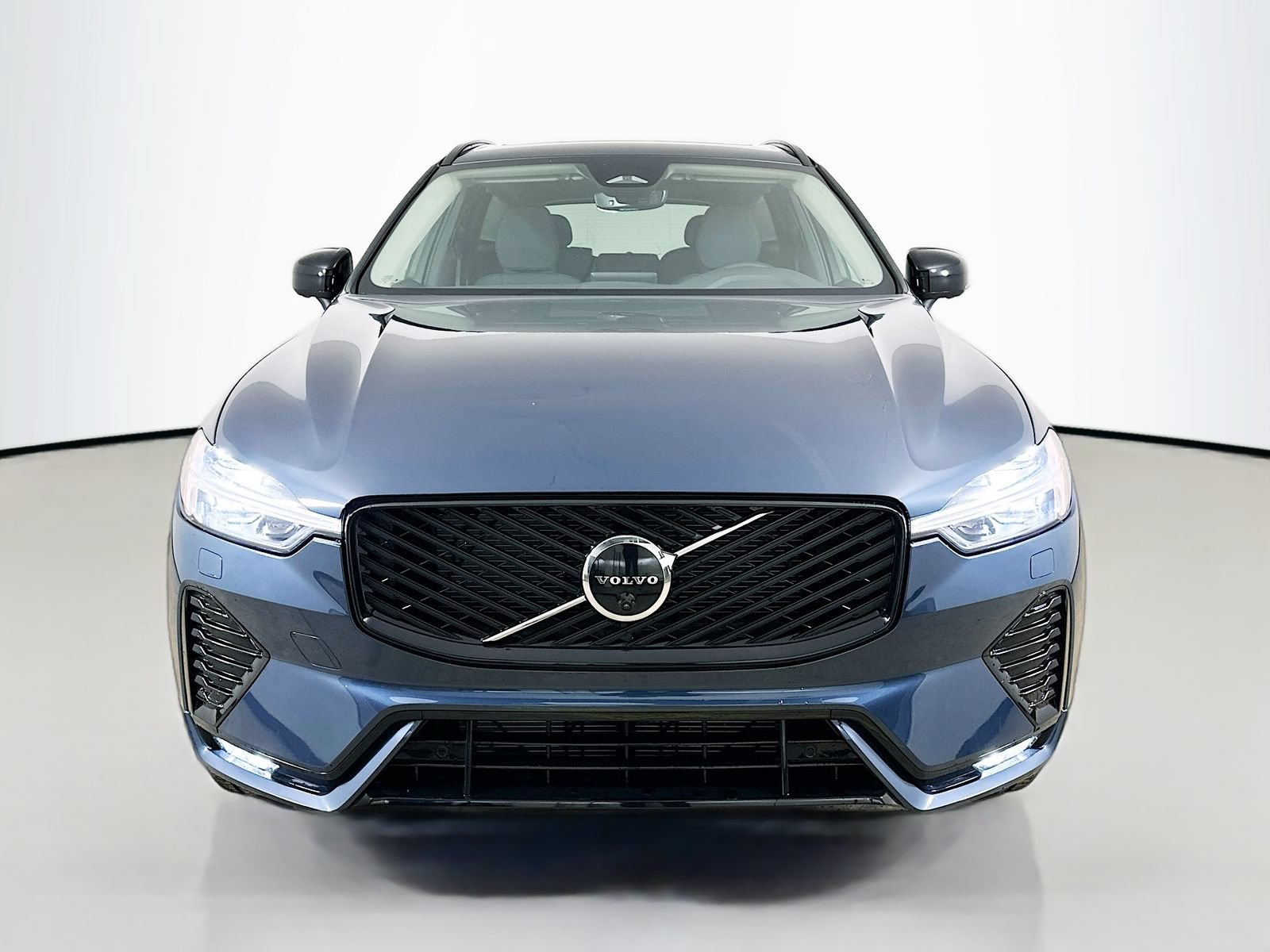 New 2026 Volvo XC60 B5 Plus w/ Protection Package Premier AWD/4WD image 2