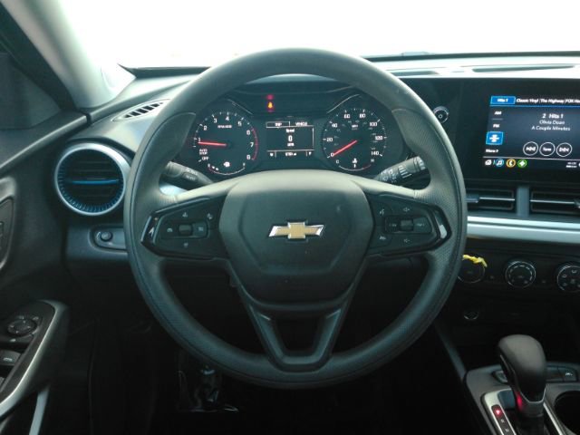 Used 2025 Chevrolet Trax LS w/ LS Convenience Package image 28