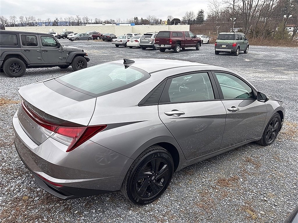 Used 2023 Hyundai Elantra SEL image 9