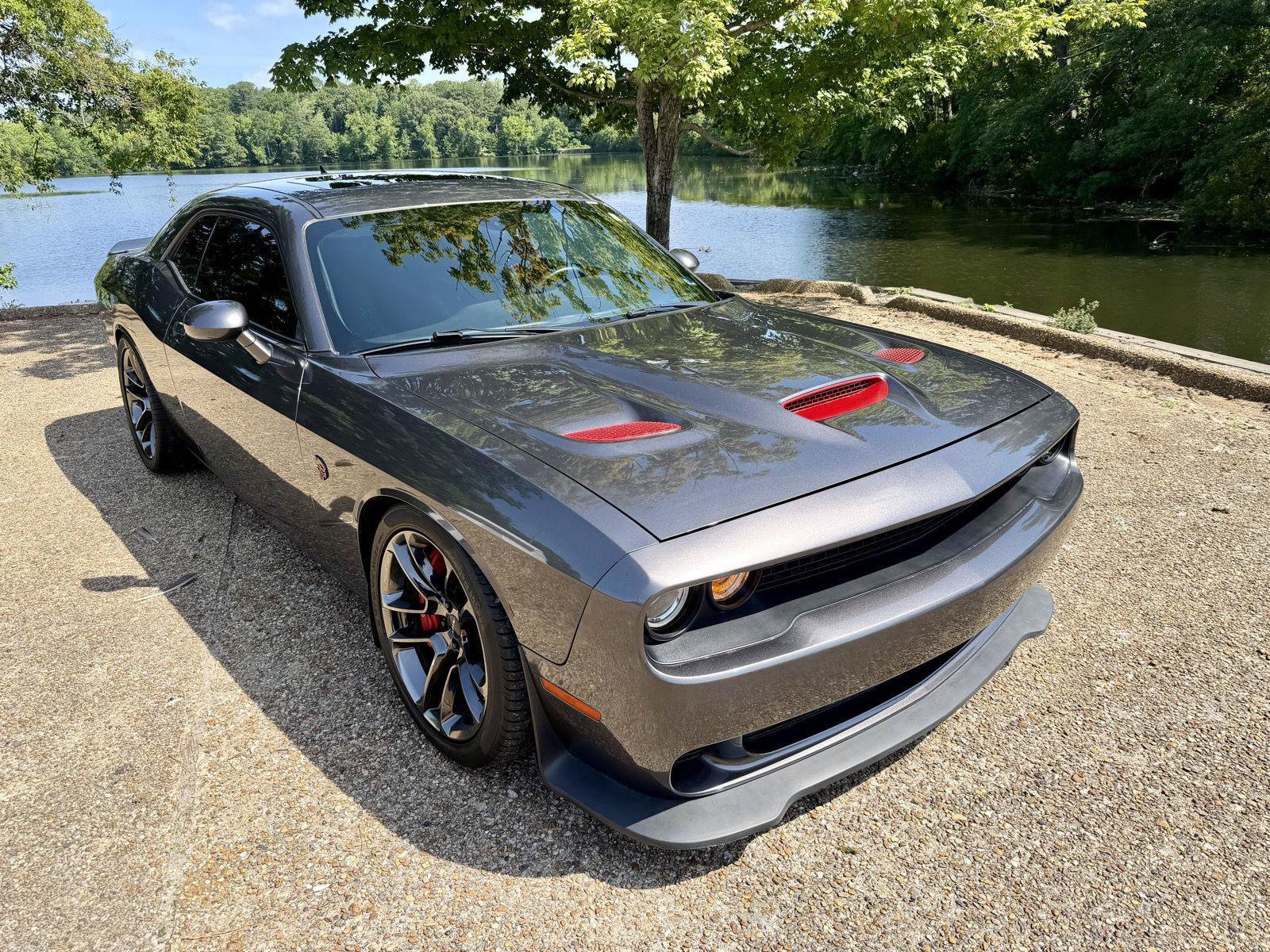 Used 2017 Dodge Challenger SRT Hellcat RWD image 2