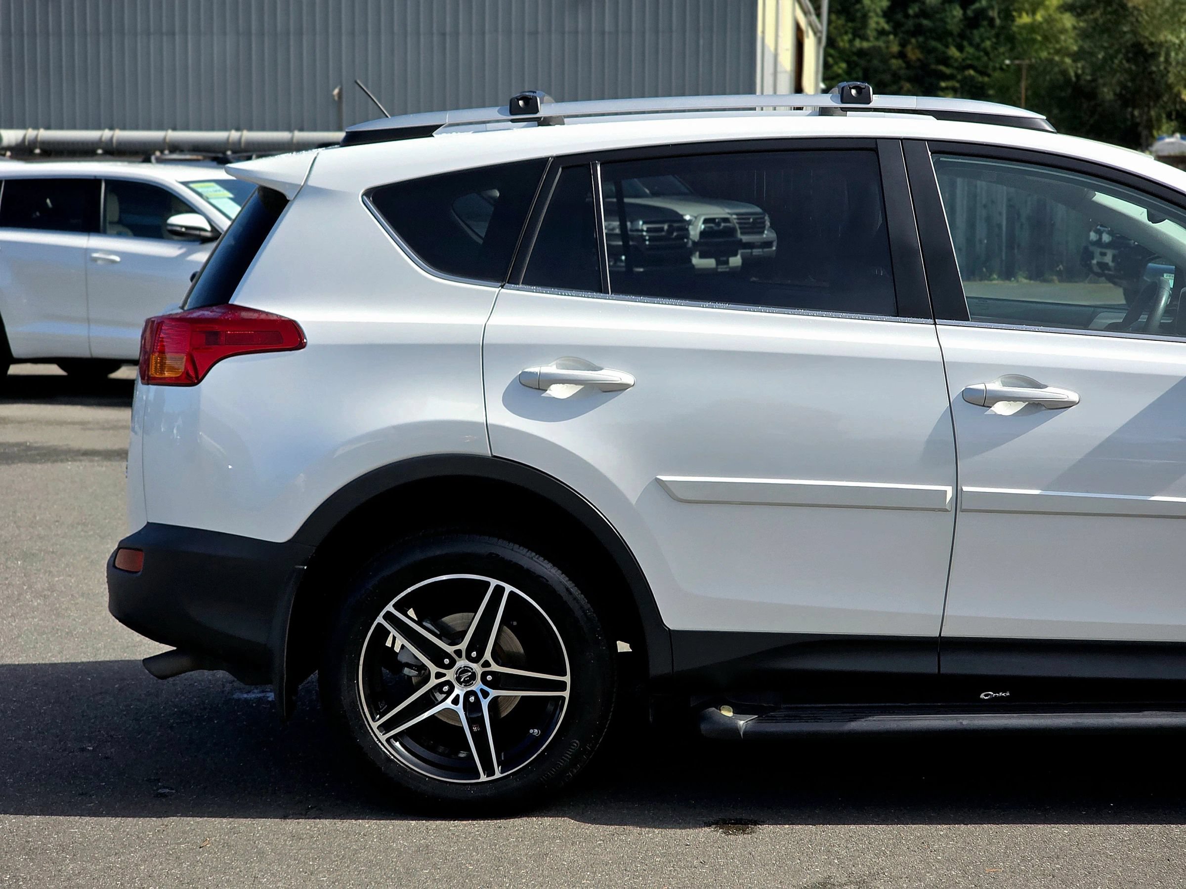 Used 2014 Toyota RAV4 Limited w/ Technology Package AWD/4WD image 13