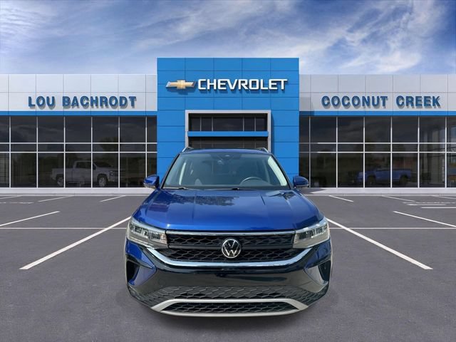 Used 2024 Volkswagen Taos SE FWD image 3