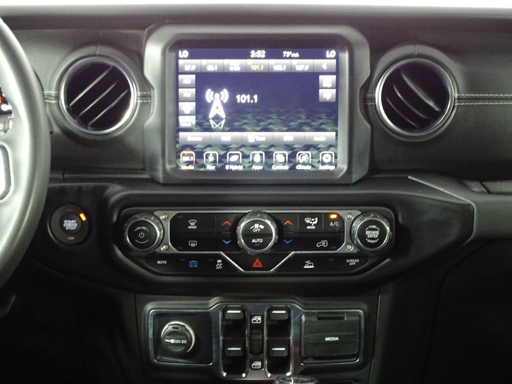Used 2023 Jeep Wrangler Unlimited Sahara AWD/4WD image 23