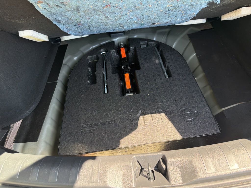 Used 2019 Nissan Kicks SR image 23