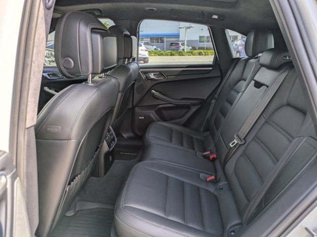 Used 2020 Porsche Macan Turbo image 15