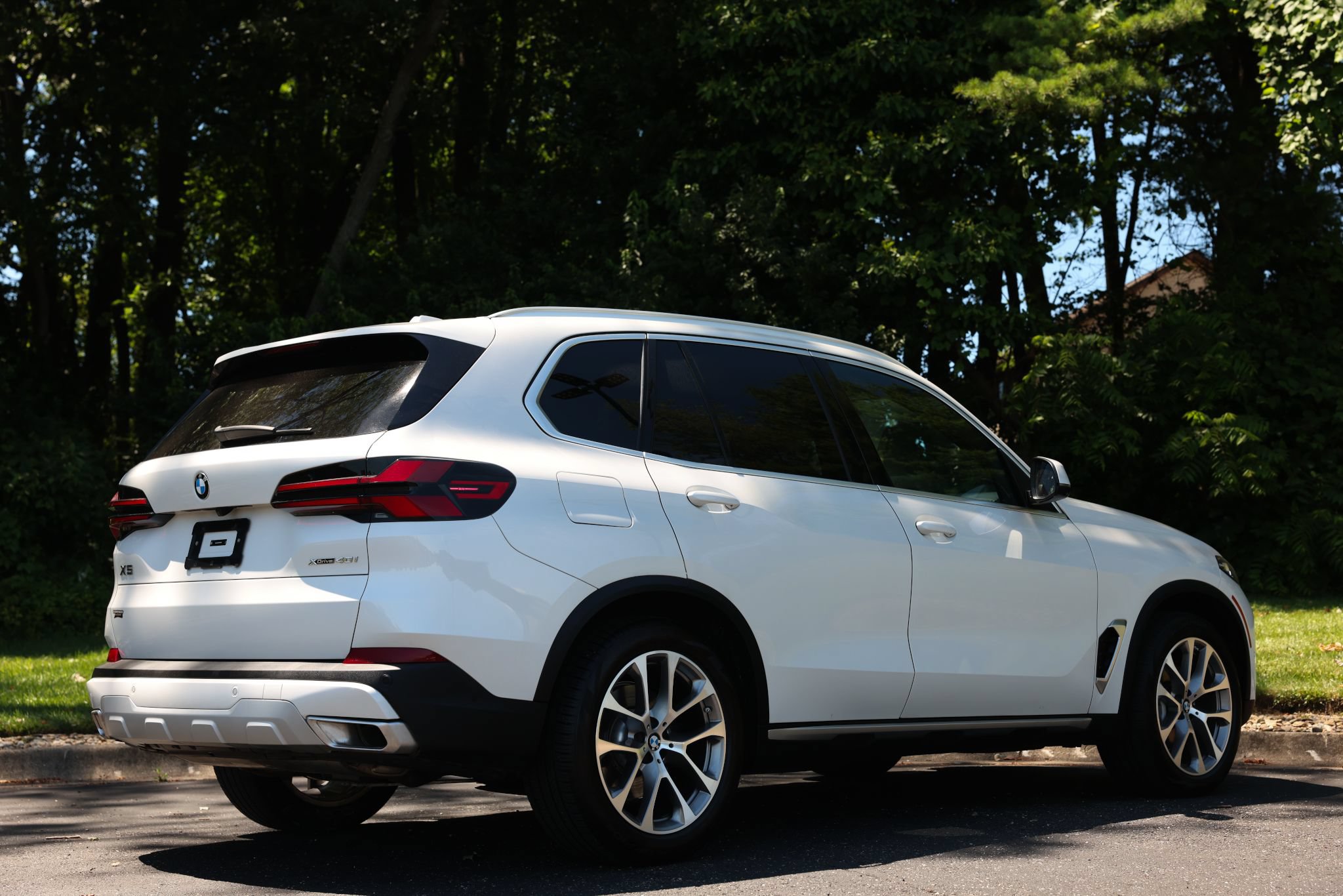 Used 2024 BMW X5 xDrive40i w/ Premium Package AWD/4WD image 2