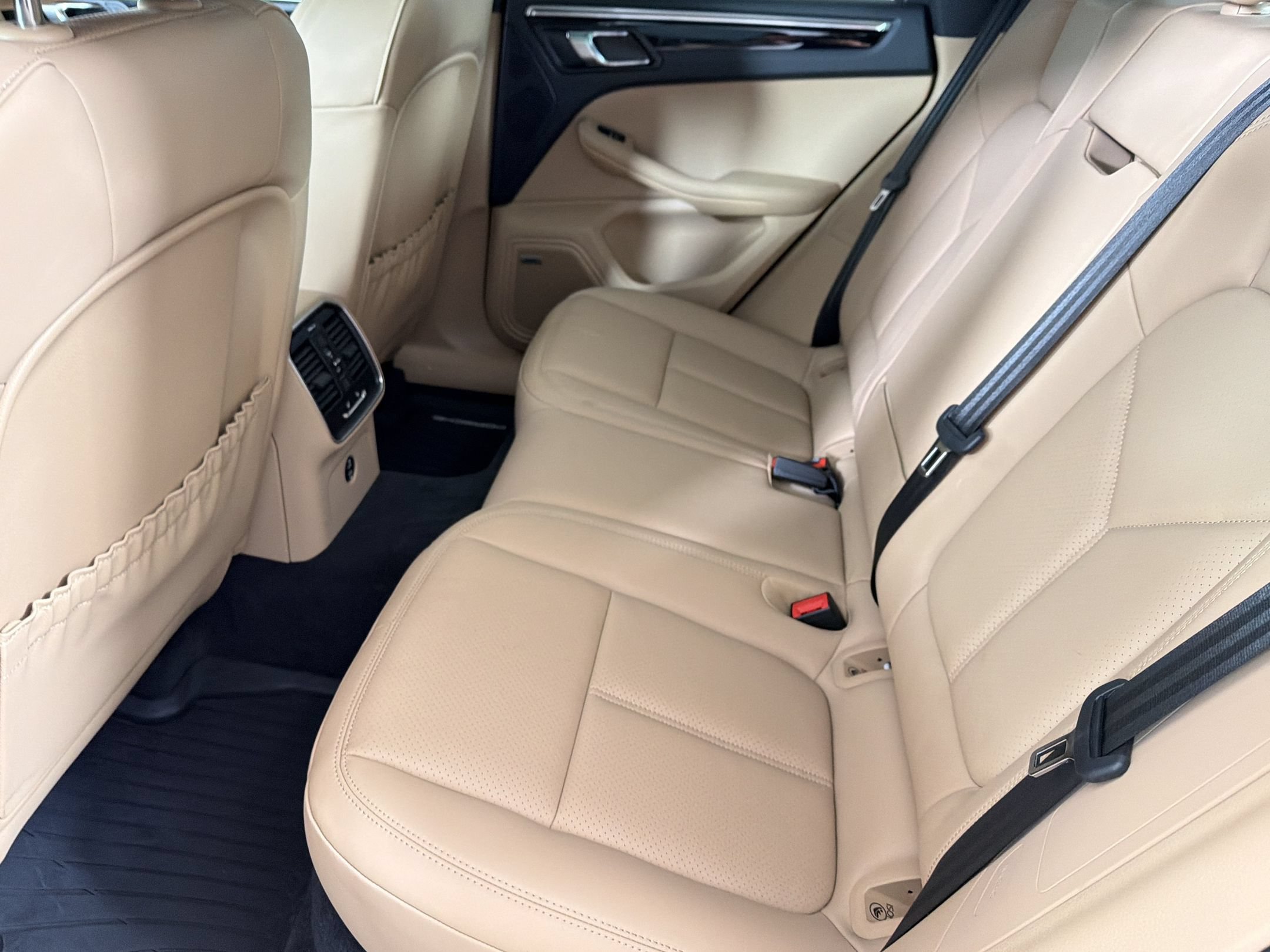 Certified 2025 Porsche Macan AWD/4WD image 29