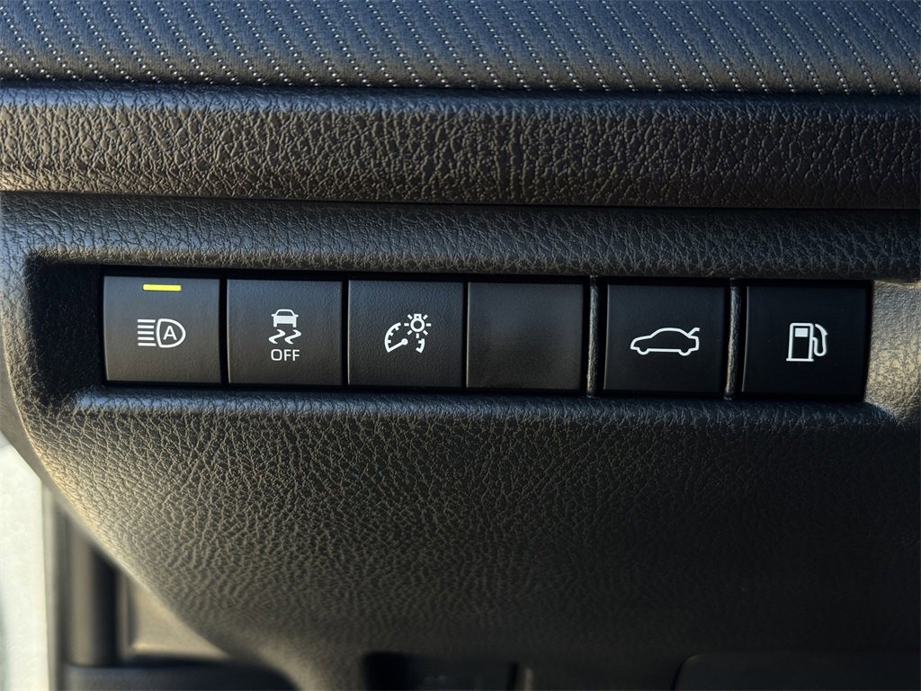 Used 2025 Toyota Camry SE w/ Convenience Package image 24