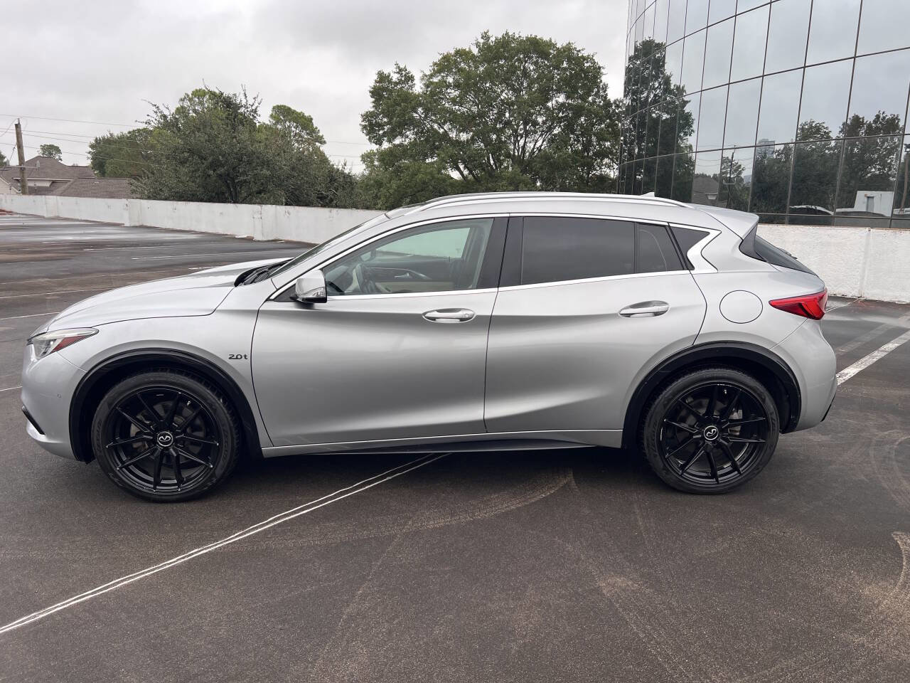 Used 2018 INFINITI QX30 Premium w/ Navigation Package image 5