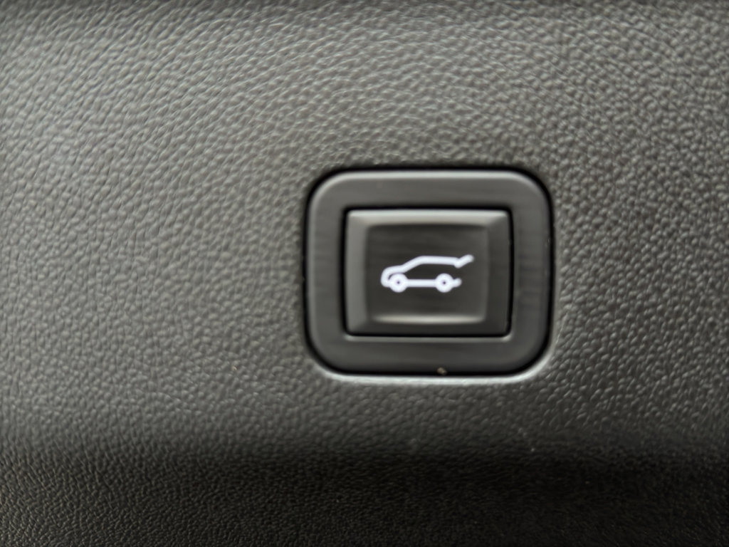 Used 2024 Chevrolet Suburban Z71 w/ Luxury Package AWD/4WD image 24