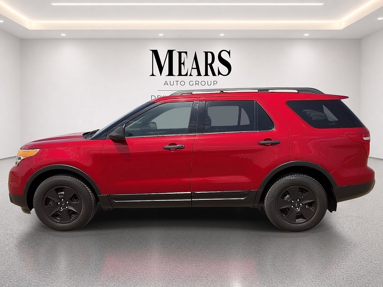 Used 2013 Ford Explorer 4WD w/ Class III Trailer Tow Pkg image 2